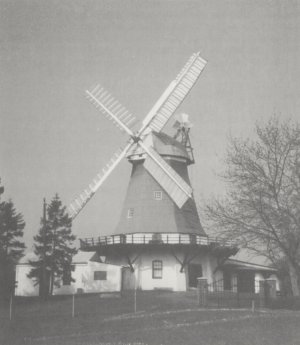 Die Arberger Windmühle, wie sie sich heute als Baudenkmal dem Besucher zeigt