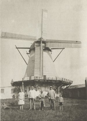 Die Arberger Windmühle um 1925, hier noch mit Steertsteuerung