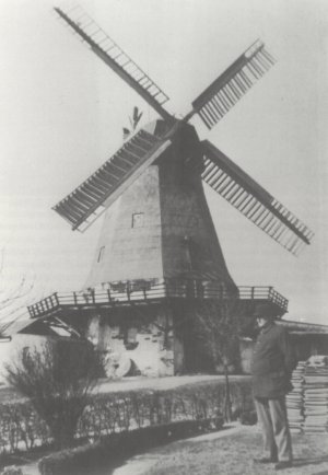 Arberger Windmühle nach dem Umbau der Windsteuerung, etwa 1935